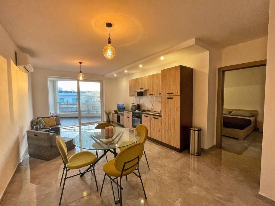 Modern 1 Bedroom Apartment 400M Away From The Sea St. Paul's Bay Dış mekan fotoğraf