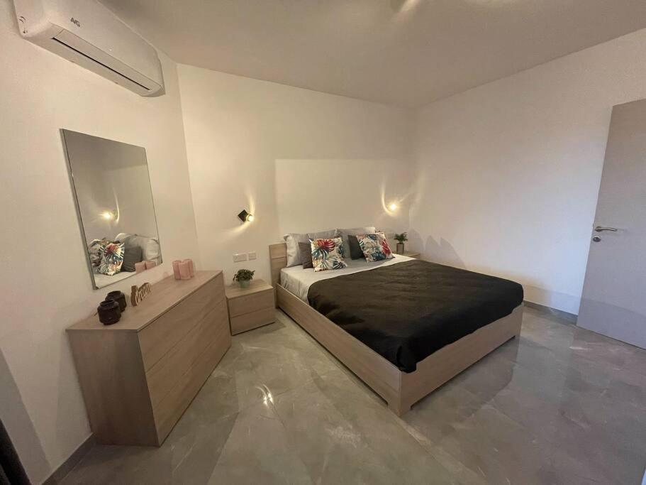 Modern 1 Bedroom Apartment 400M Away From The Sea St. Paul's Bay Dış mekan fotoğraf